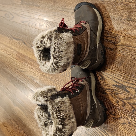 Donated - Used - Keen warm snow boots with fur shell back size 7 - Picture 3 of 5